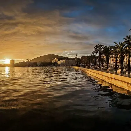 Apartment Amazing Split